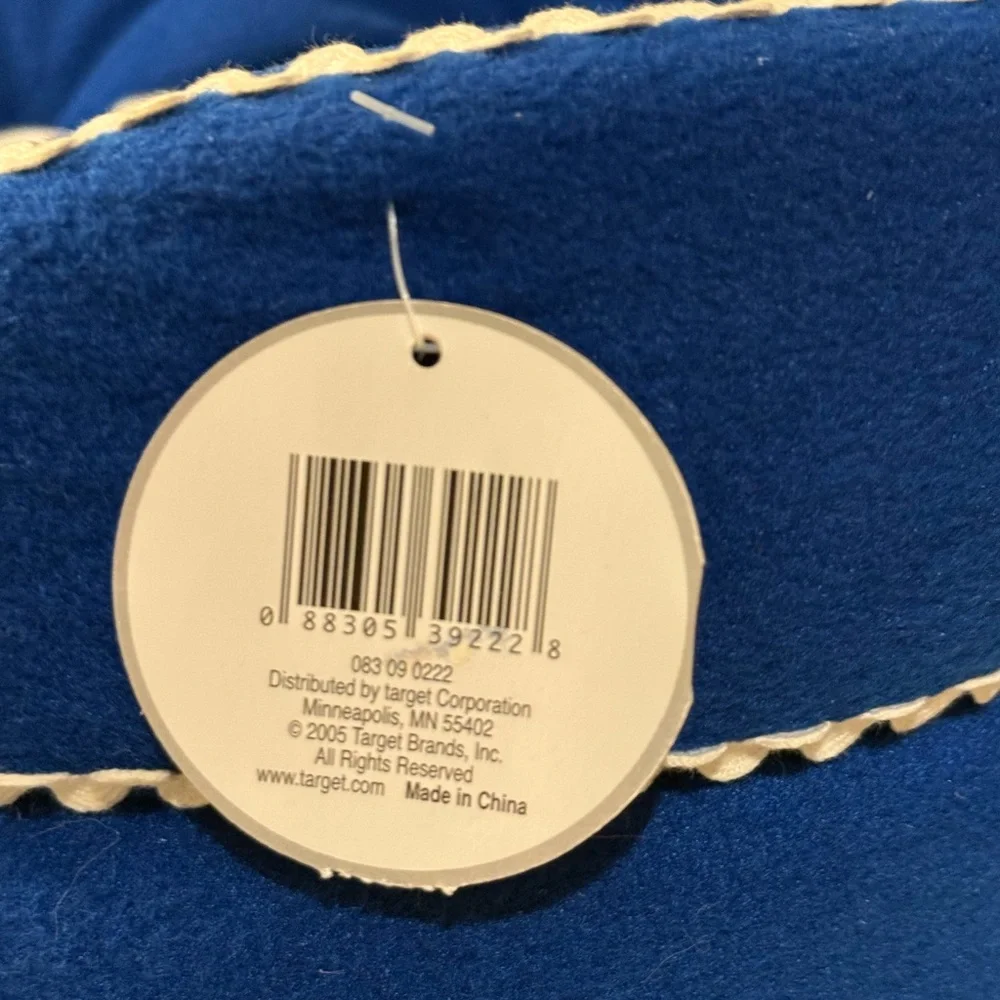 Blue 16” Pet Bed with Snowman Design or reverses to plain pillow. cat or sm dog